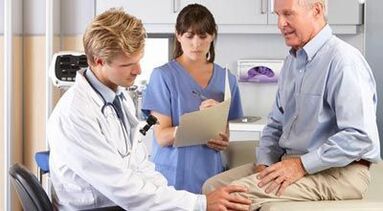 Pasyente nga adunay arthrosis sa inspeksyon sa usa ka orthopedic